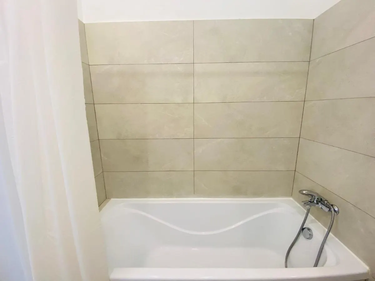 מינסק New Apartment! New House! New Center! Metro! 0*,  בלארוס